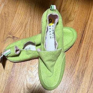 New! Vionic Beach slip-ons